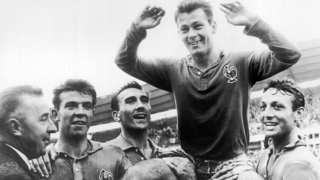 Just Fontaine in action during the 1958 World Cup